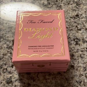 Too Faced Diamond Light Highlighter